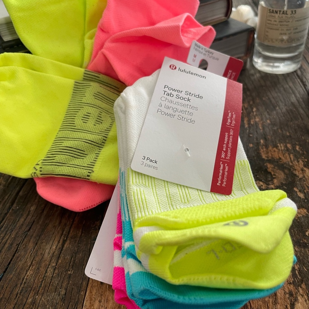 SOLD OUT on All! NWT lululemon Power Tab Socks 3pack in size Med and additional - Picture 3 of 14